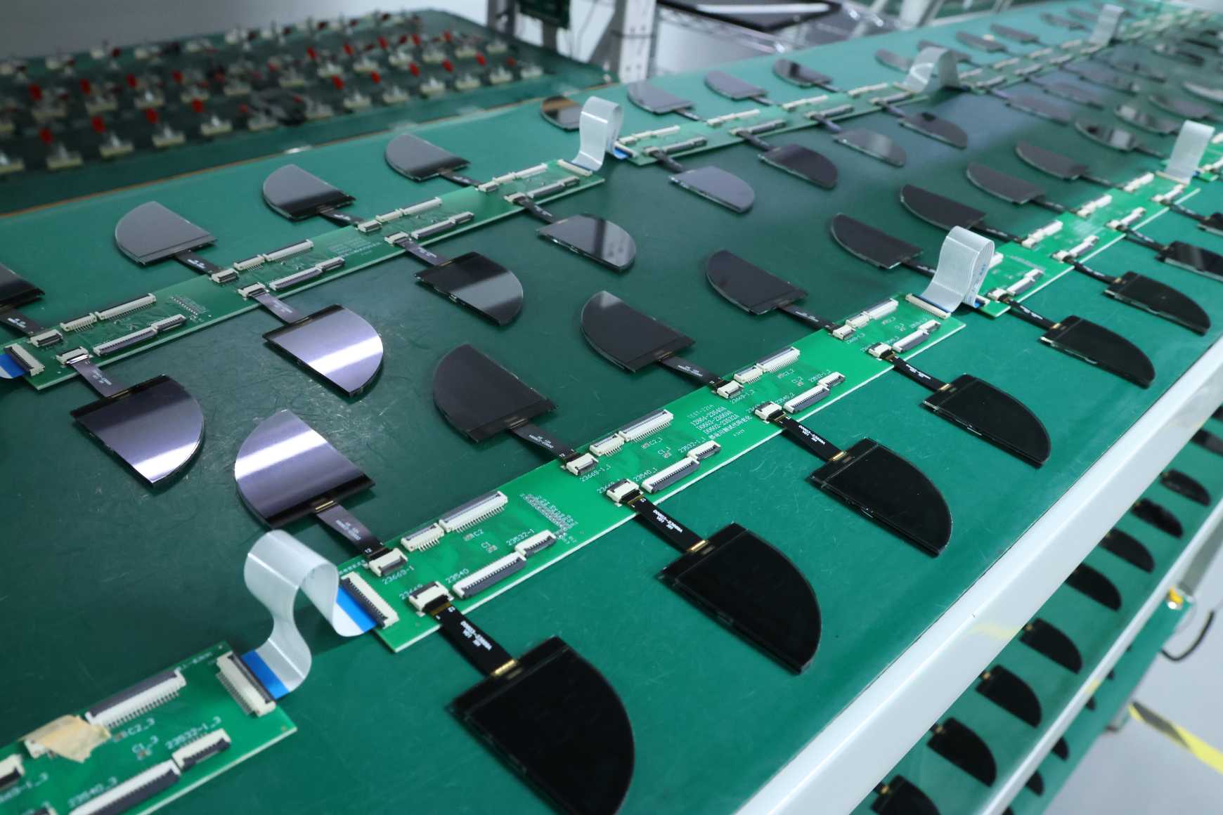 டிஸ்பிளே தொழில்நுட்பங்களின் குறுக்கு-தொழில் ஒருங்கிணைப்பு நூறு பில்லியன் டாலர் சந்தையைத் தூண்டுகிறது, சீன LCD உற்பத்தியாளர்கள் தனிப்பயனாக்குதல் பாதையைக் கைப்பற்ற பந்தயம்