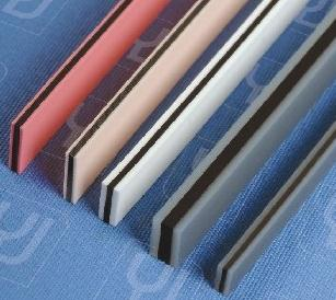 துல்லியமான இணைப்பு: LCM டிஸ்ப்ளே தொகுதிகளில் கடத்தும் ரப்பர் இணைப்பிகளின் தொழில்நுட்பத்தைப் புரிந்துகொள்வது